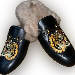 Embroidered Tiger Head Black Loafers with Fur Lining